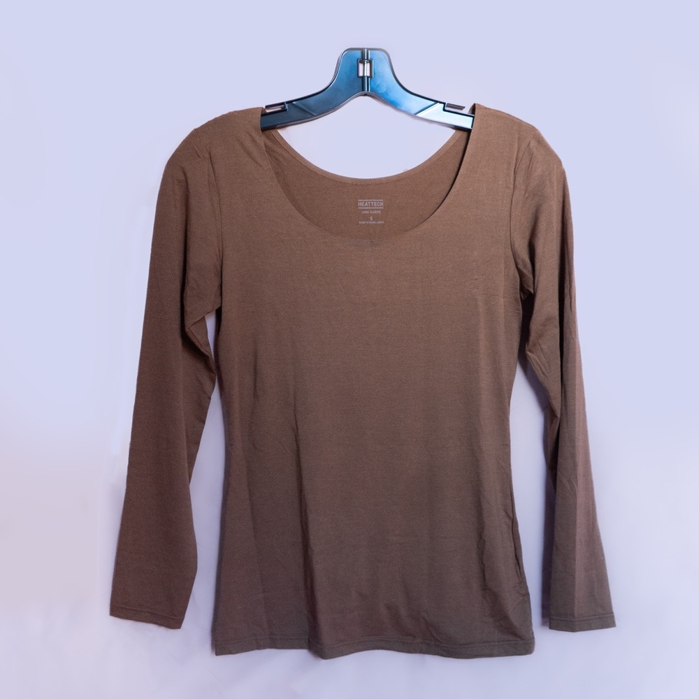 HeatTech Uniqlo scoop neck rust long sleeve shirt